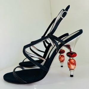 Stunning Dolce&Gabbana black linen 4-inch heel sandals in size 7.